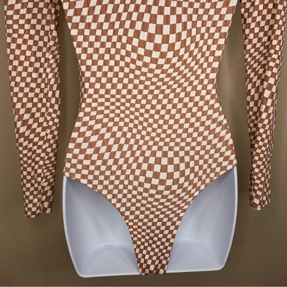 XS Y2K RUE21 CHECKERED BEIGE WHITE BODYSUIT LONG SLEEVE STRETCH - Picture 9 of 13